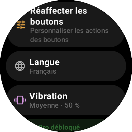 Réglages de la télécommande Roku sur une montre connectée : Réaffecter les boutons, Langue, Vibration à 50 % et Pro débloqué