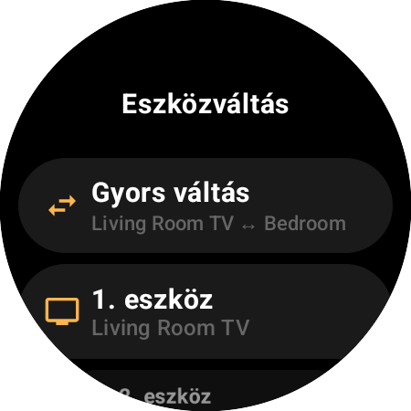Az Eszközváltás képernyő Gyors váltással a Living Room TV és a Bedroom között, valamint „1. eszköz” és „2. eszköz” hellyel