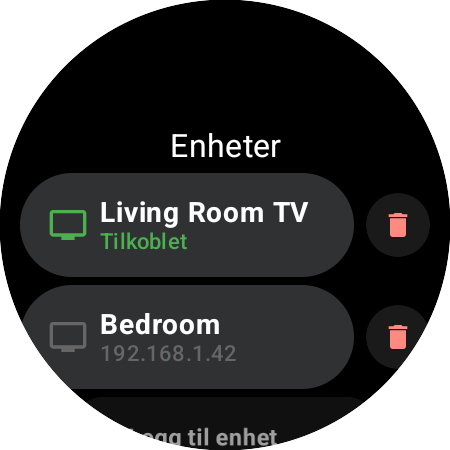 Listen Enheter i Roku Remote på en Wear OS-klokke – Living Room TV tilkoblet i grønt, en Bedroom-Roku lagret med IP-adressen sin, og raden Legg til enhet