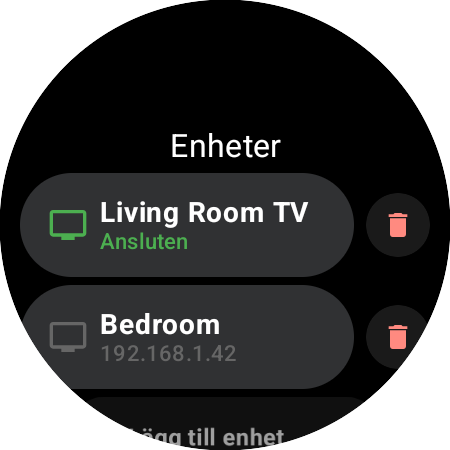 Listan Enheter i Roku Remote på en Wear OS-klocka – Living Room TV ansluten i grönt, en Bedroom-Roku sparad med sin IP-adress och raden Lägg till enhet