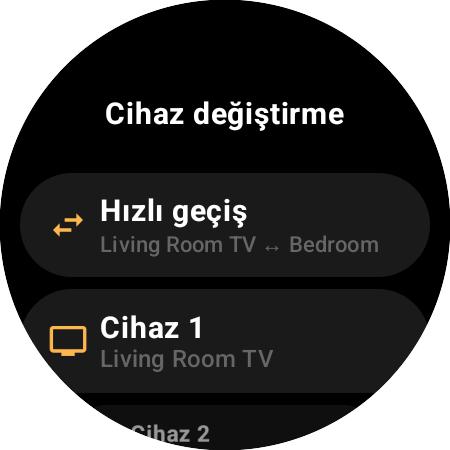 Living Room TV ile Bedroom arasında geçiş yapan Hızlı geçiş ile Cihaz 1 ve Cihaz 2 yuvalarını gösteren Cihaz değiştirme ekranı